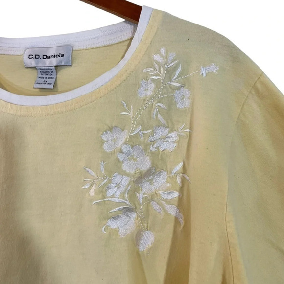 C.D. Daniels Yellow Short Sleeve Top Plus Size 3X Flower Embroidered 100% Cotton - Picture 3 of 6